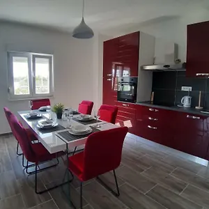 holiday-house-ivan-donji-zemunik.hotelinzadar.com/